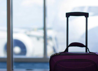 Prinși pe aeroportul din Sibiu cu documente false legate de Covid