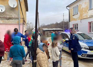 Polițiștii din Cisnădie, ajutoarele lui Moș Crăciun pentru o comunitate aflată în dificultate