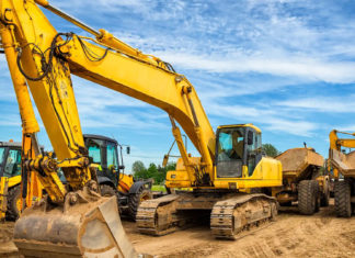 Atât s-a putut! Trei tineri sibieni acuzați de furtul unui excavator