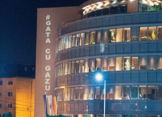 Protest la sediul Romgaz din Mediaș: ”E gazul să plecați!”. Gastivists și Fridays for Future Romania solicită companiei să oprească proiectele noi de extracție