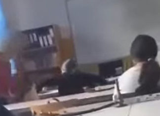 Scandal într-o școală din Mediaș: O elevă și directoarea instituției se îmbrâncesc reciproc în timpul cursului (video)