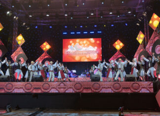 Junii Sibiului și invitații lor dau startul verii folclorice la Sala Palatului