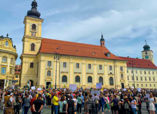 Peste 1.500 de sindicaliști din educație protestează în Sibiu. Susțin că s-au făcut presiuni pentru încheierea grevei, în ultimele zile