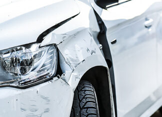 Au înșelat firmele de asigurări cu peste 120.000 lei înscenând accidente false