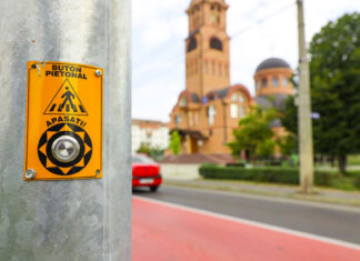 Încă trei treceri de pietoni devin mai sigure pentru deplasarea pe jos, prin semaforizare cu buton