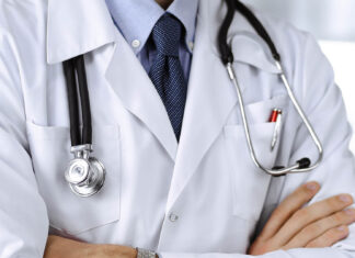 Medic chirurg din Sibiu reținut după ce a fost prins în flagrant cu 1.000 de lei mită